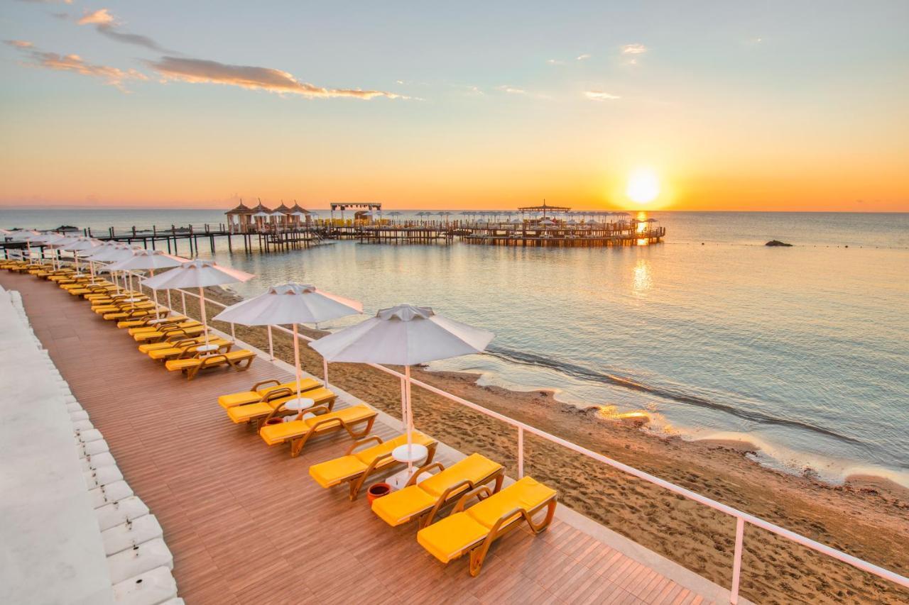 Salamis Bay Conti Resort Hotel & Casino Фамагуста Экстерьер фото Sunset at the beach